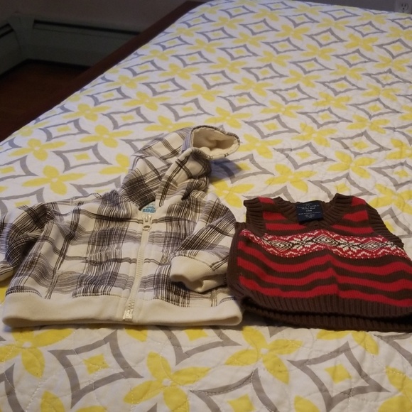 🧑 little boy jacket and sweater 🧑 - Picture 1 of 4